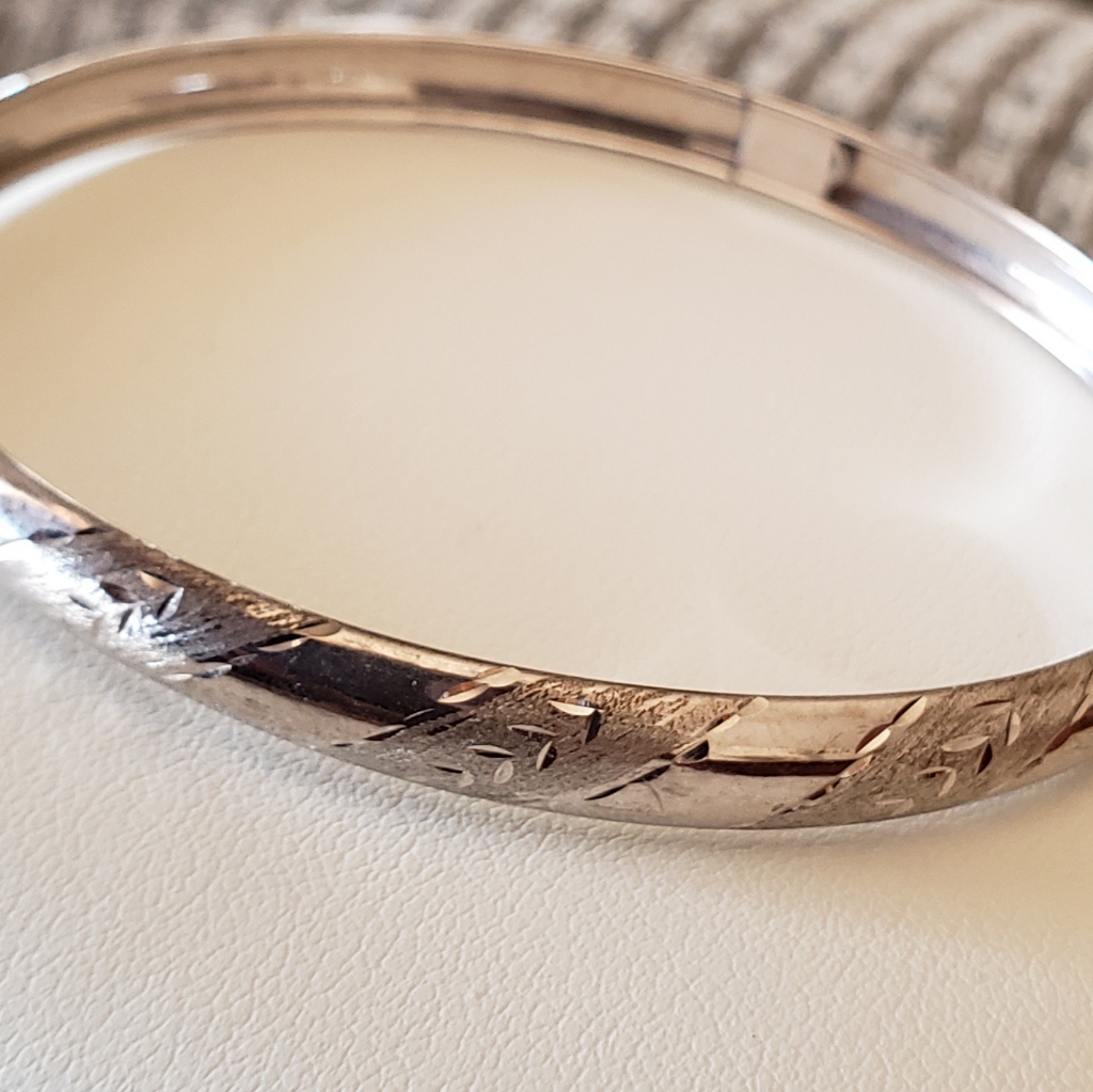10k White Gold Bangle Bracelet
